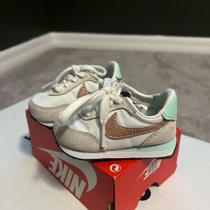 Gently Worn- Nike Waffle Trainer 2